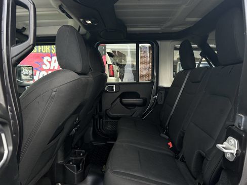 Used 2018 Jeep Wrangler Unlimited Sport S image 20