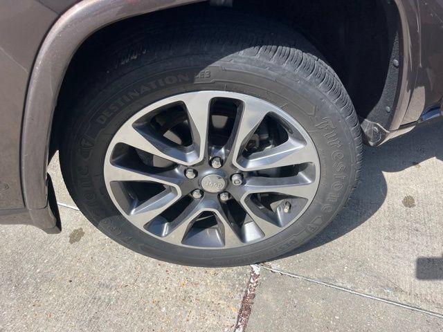 Used 2018 Jeep Grand Cherokee Overland RWD image 29