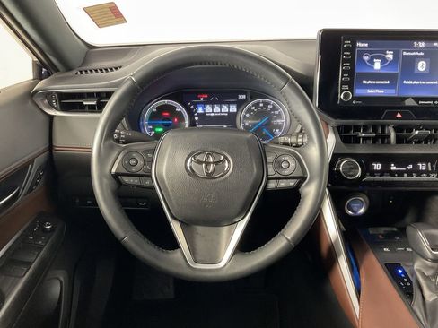 Used 2022 Toyota Venza XLE image 12
