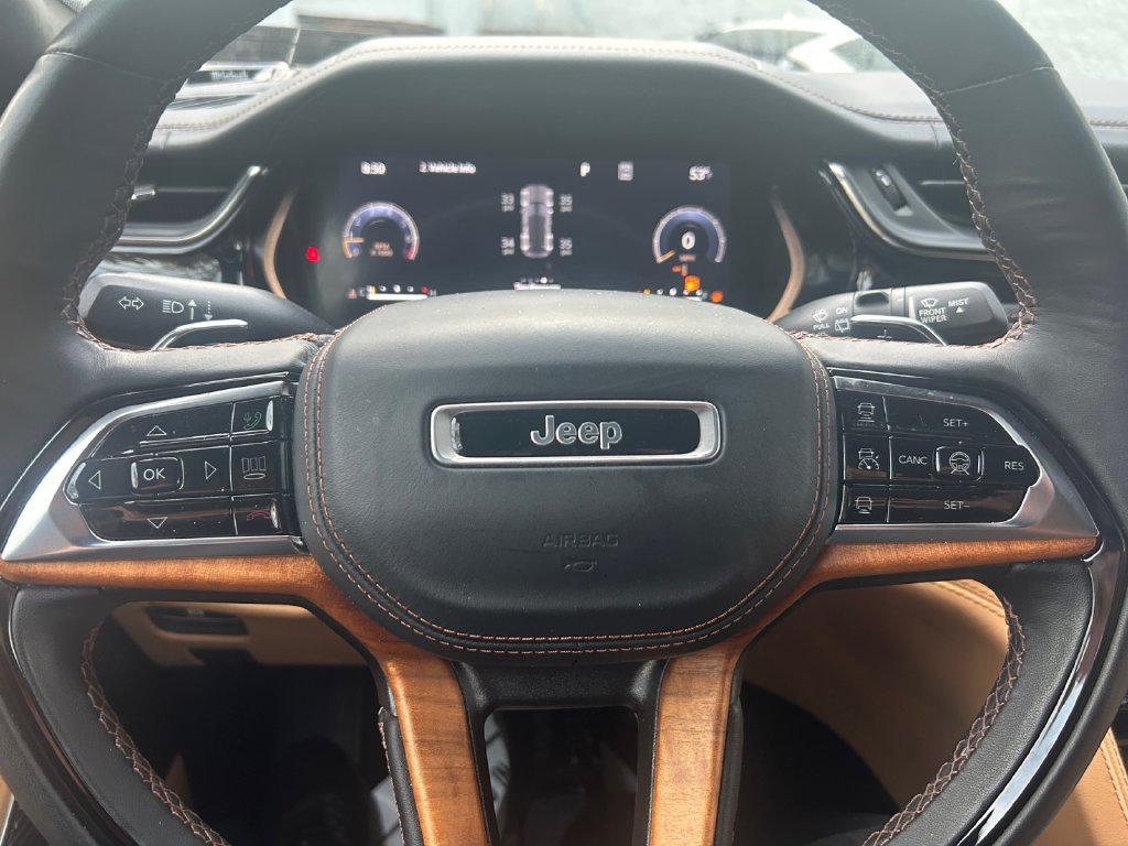 Used 2024 Jeep Grand Cherokee Summit AWD/4WD image 15