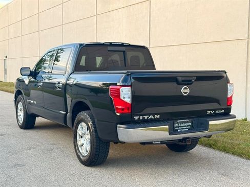 Used 2018 Nissan Titan SV AWD/4WD image 8