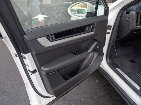 New 2026 Porsche Cayenne Base image 23