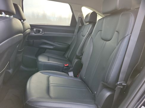 Used 2023 Kia Sorento EX image 16