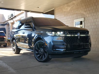 New 2025 Lincoln Navigator Reserve w/ Jet Appearance Package