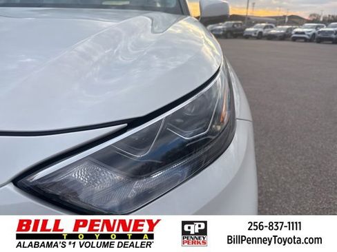 Used 2021 Toyota Highlander Limited image 9