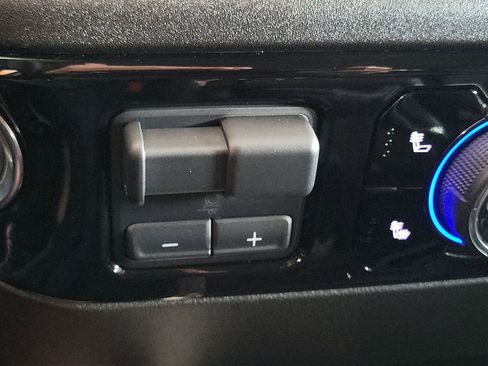 Used 2025 Chevrolet Silverado 1500 LT w/ Safety Package image 13