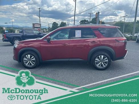 Used 2025 Nissan Pathfinder SL AWD/4WD image 4