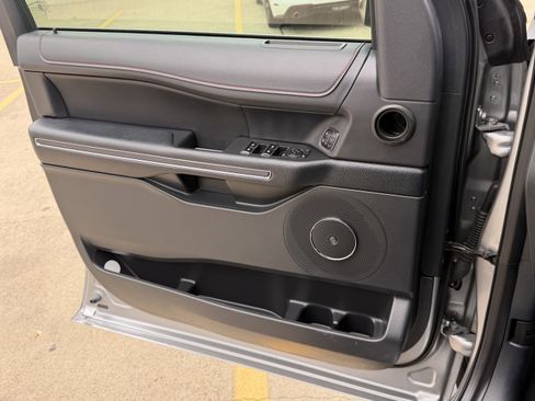 Used 2024 Ford Expedition Limited RWD image 23