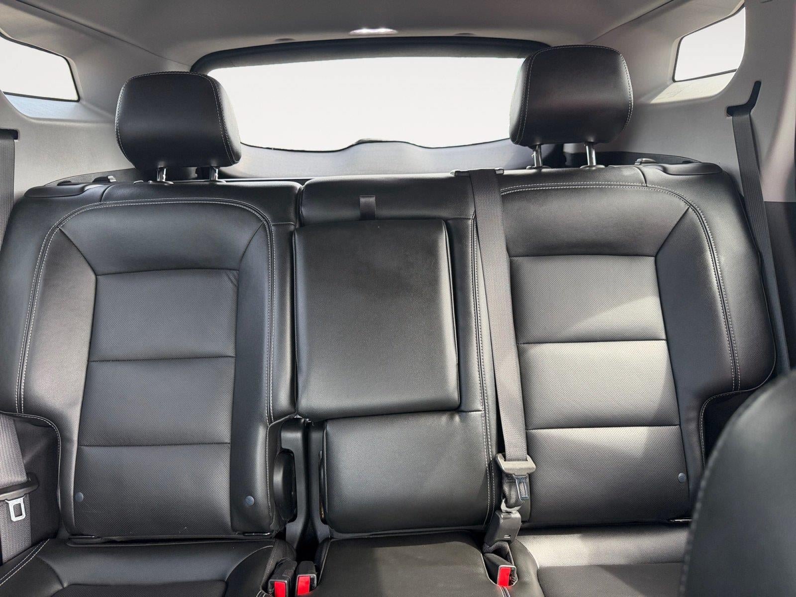 Used 2024 GMC Terrain SLT w/ Tech Package AWD/4WD image 13