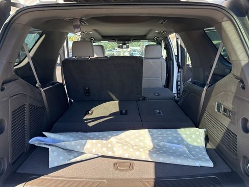 Used 2021 GMC Yukon SLT w/ SLT Luxury Plus Package image 17