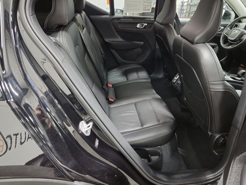 Used 2024 Volvo XC40 B5 Core image 19