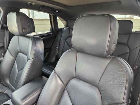 Used 2018 Porsche Macan S image 6