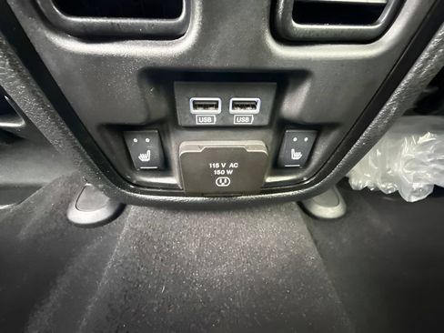 Used 2024 Dodge Durango R/T RWD image 12