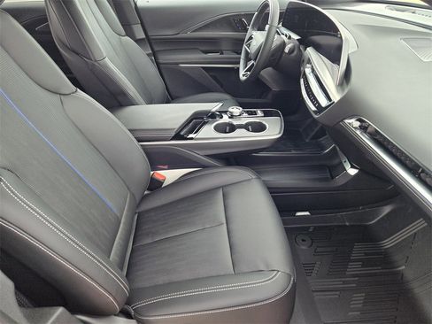 New 2025 Cadillac Lyriq Luxury image 15