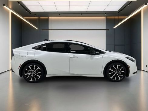 Used 2024 Toyota Prius Prime FWD image 6
