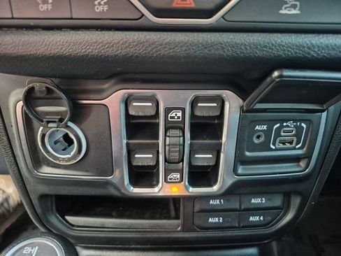 Used 2024 Jeep Wrangler Unlimited Sport AWD/4WD image 23