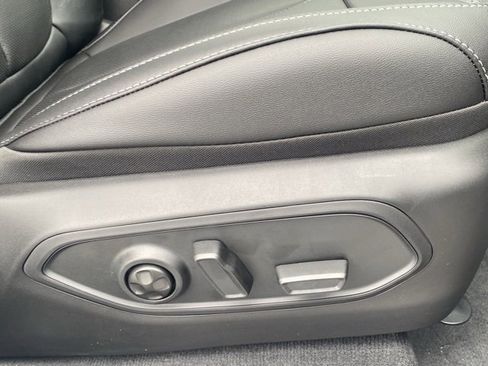 New 2025 Jeep Grand Cherokee L Limited w/ Luxury Tech Group II image 28