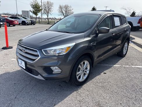 Used 2017 Ford Escape SE image 12
