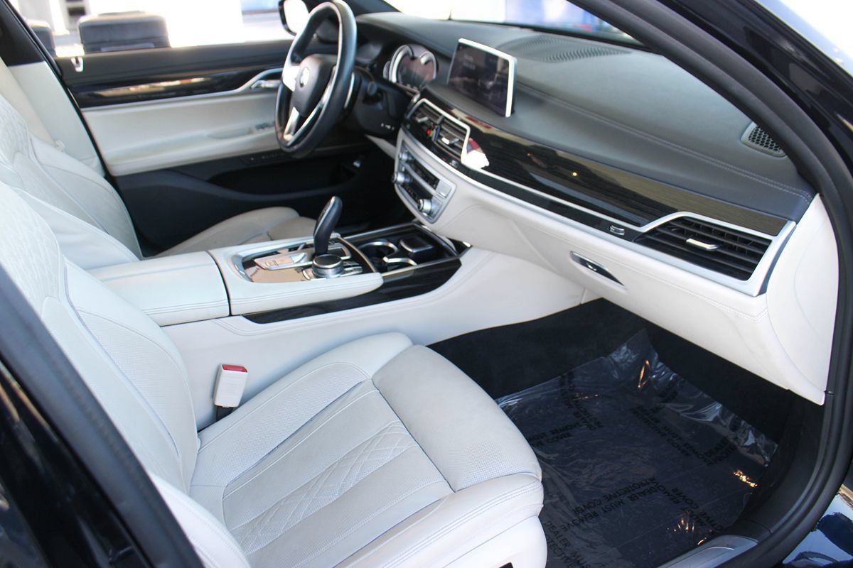 Used 2019 BMW 750i RWD image 20