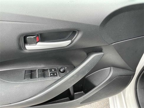 Used 2021 Toyota Corolla LE image 16