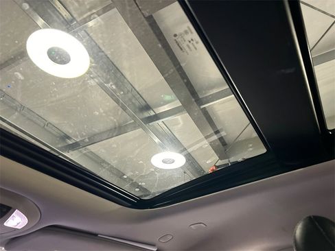 Used 2021 Chrysler Pacifica Limited w/ Uconnect Theater Family Group image 26