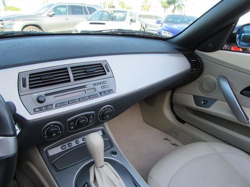 Used 2003 BMW Z4 2.5i RWD image 12