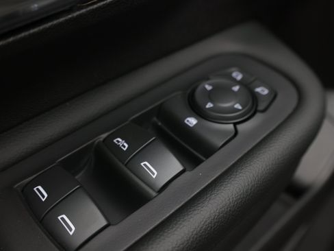 Used 2024 GMC Terrain SLE w/ Elevation Edition FWD image 17