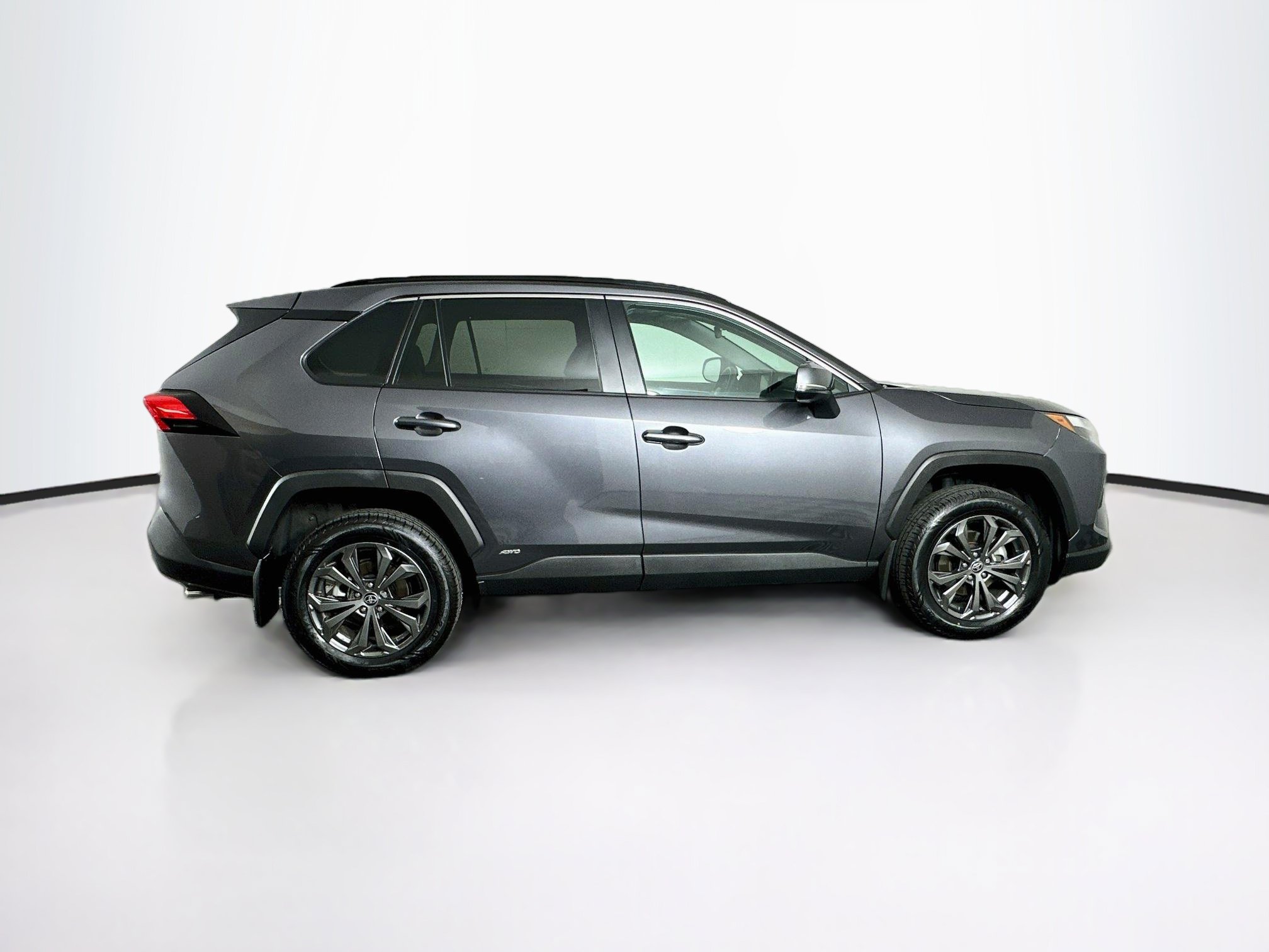 Used 2022 Toyota RAV4 XLE Premium AWD/4WD image 10