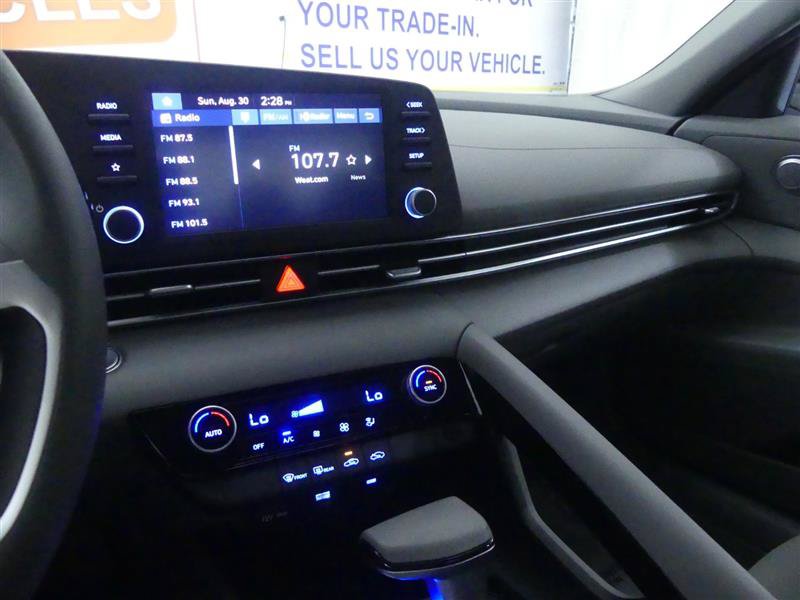 Used 2026 Hyundai Elantra Hybrid FWD image 11