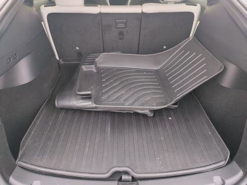 Used 2022 Tesla Model Y Long Range image 6