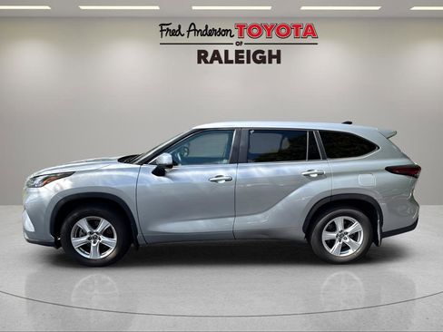 Used 2024 Toyota Highlander LE image 16