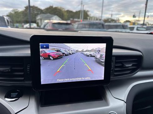 Used 2022 Ford Explorer XLT image 37