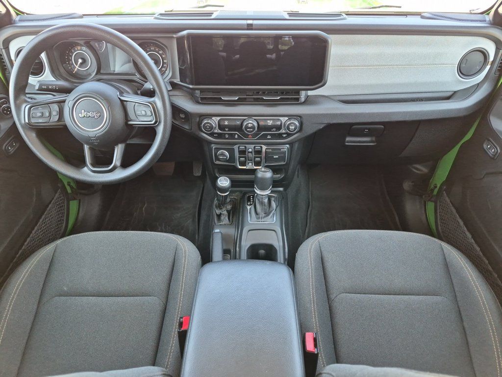 Used 2025 Jeep Gladiator Sport AWD/4WD image 13