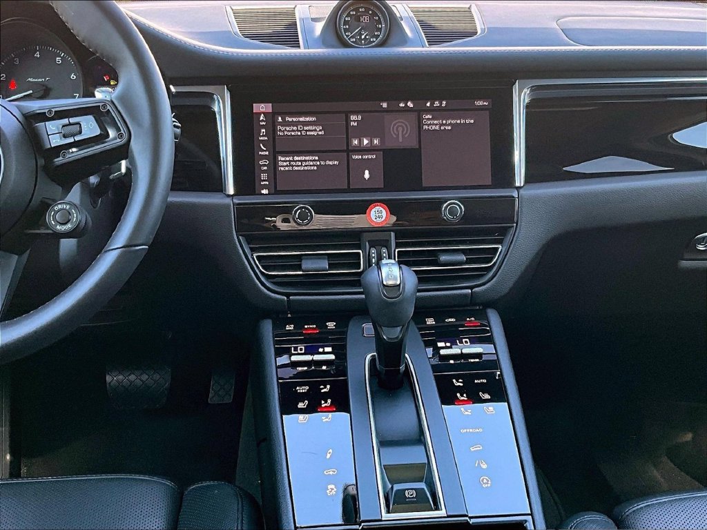 Certified 2026 Porsche Macan AWD/4WD image 16