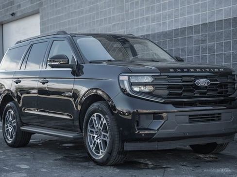 Used 2025 Ford Expedition Active image 2