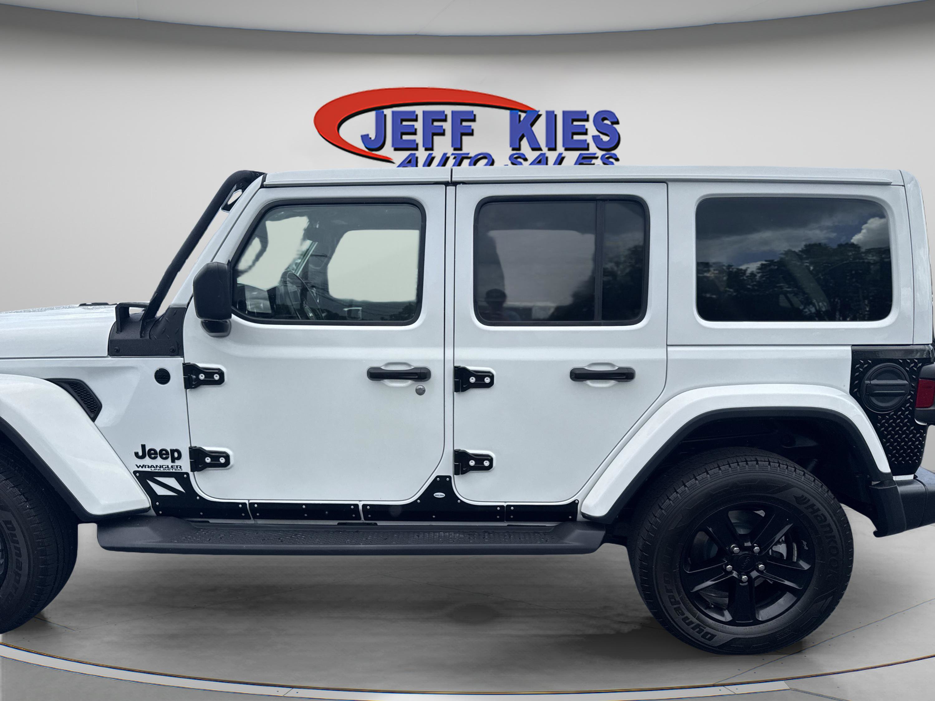 Used 2020 Jeep Wrangler Unlimited Sahara AWD/4WD image 8