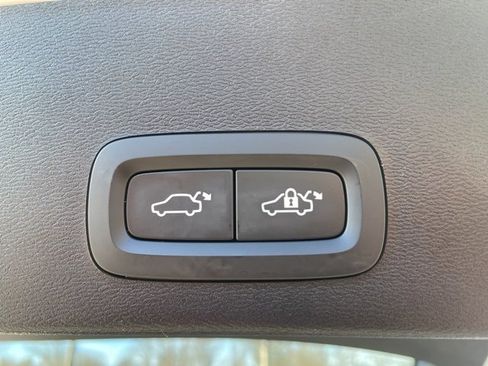 Used 2026 Volvo XC40 B5 Plus w/ Climate Package image 10