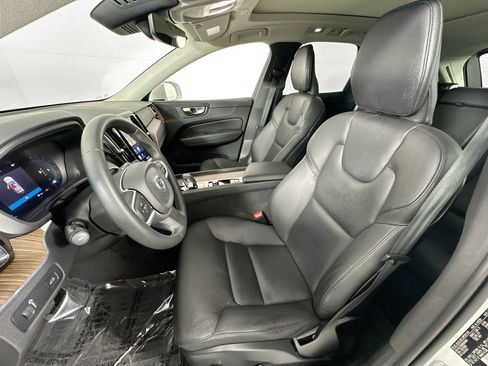 Used 2022 Volvo XC60 B5 Momentum w/ Protection Package Premier image 20