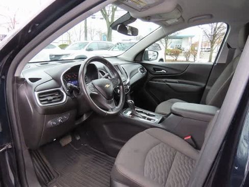 Used 2020 Chevrolet Equinox LT image 2