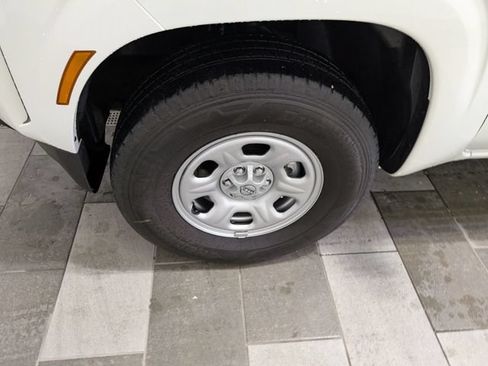 Used 2024 Nissan Frontier S w/ Technology Package RWD image 7