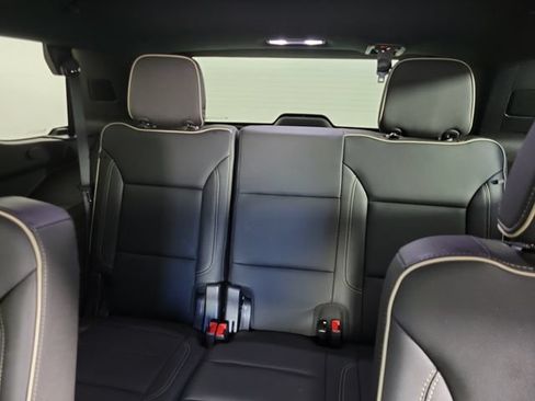 Used 2024 GMC Yukon SLT w/ SLT Luxury Package AWD/4WD image 16