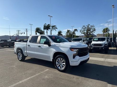Used 2025 Chevrolet Silverado 1500 Custom AWD/4WD image 2