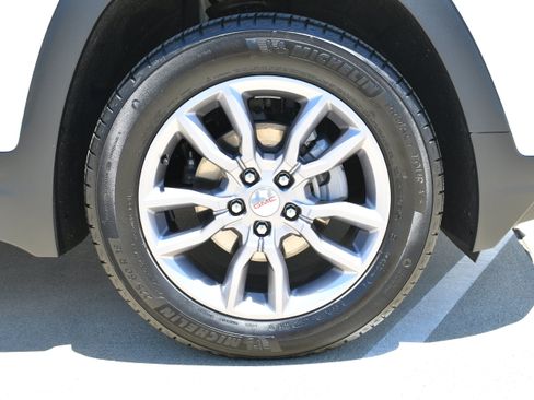 Used 2024 GMC Terrain SLT w/ Infotainment Package II AWD/4WD image 4