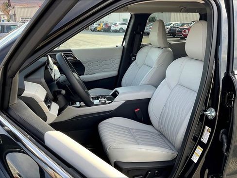 Used 2025 Mitsubishi Outlander SEL image 24