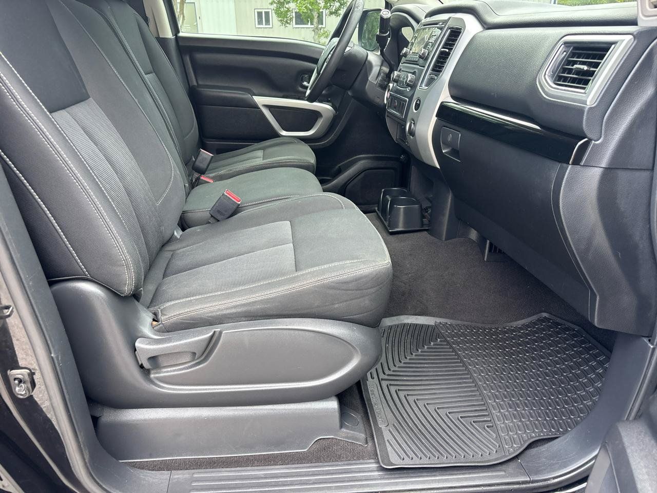 Used 2018 Nissan Titan SV RWD image 16