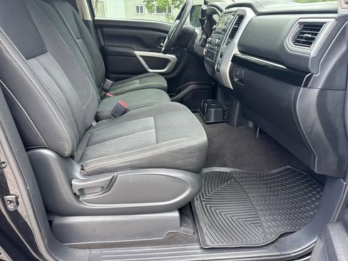 Used 2018 Nissan Titan SV RWD image 16