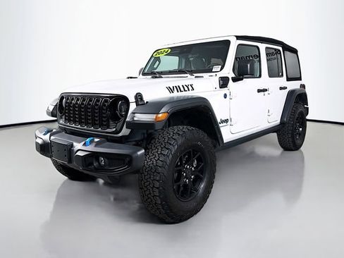 Used 2024 Jeep Wrangler Unlimited image 3