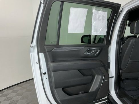 Used 2024 GMC Yukon XL SLT image 25