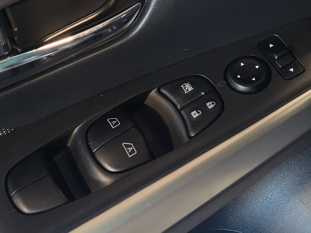 Used 2020 Nissan Kicks SV FWD image 27