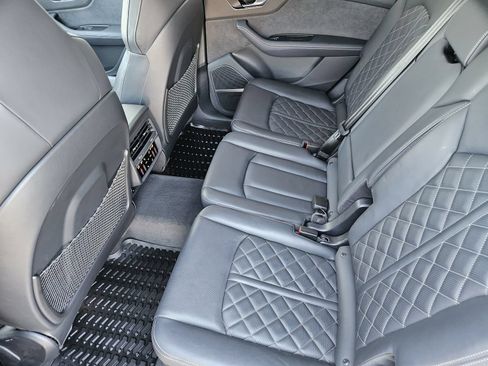 Used 2025 Audi SQ7 Prestige w/ Prestige Package AWD/4WD image 31